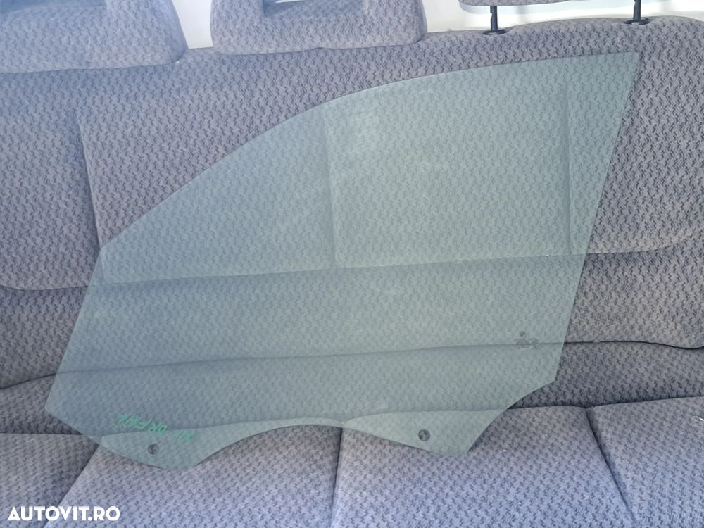 Geam lateral dreapta fata verde Original BMW X1 E84 - 2