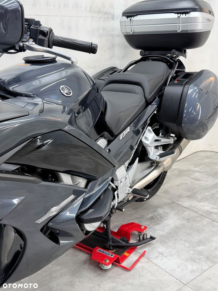 Yamaha FJR - 23