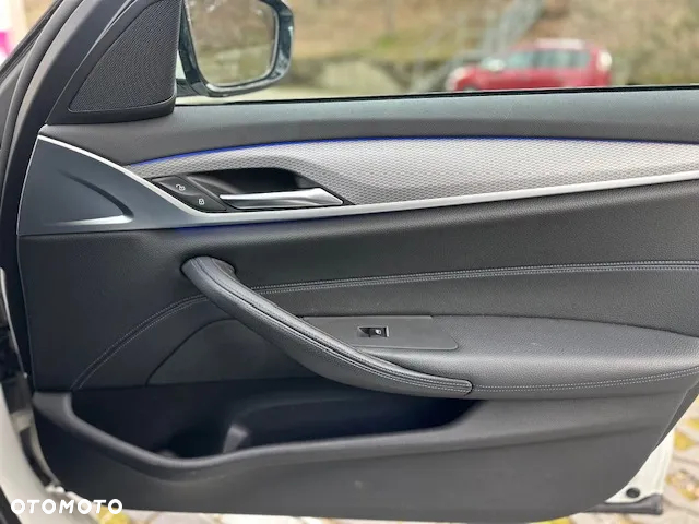 BMW Seria 5 520d M Sport - 10