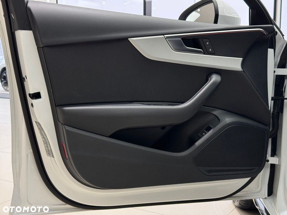 Audi A4 Limousine - 12