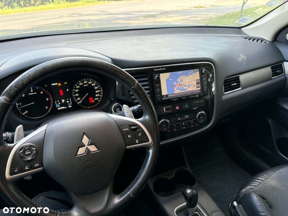 Mitsubishi Outlander - 10