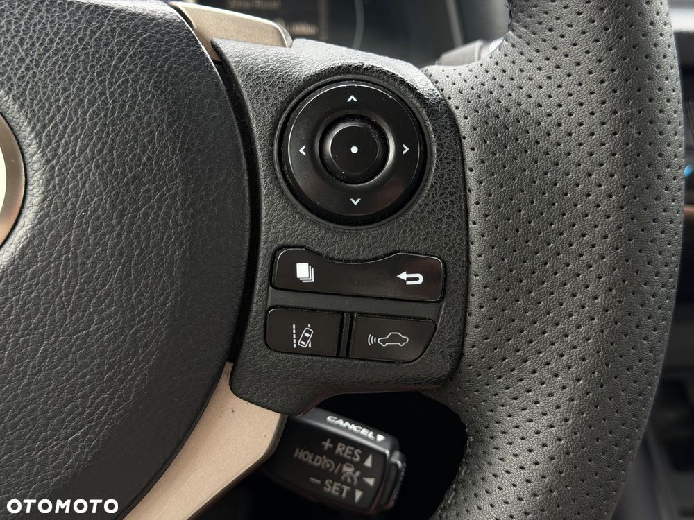 Lexus CT - 16