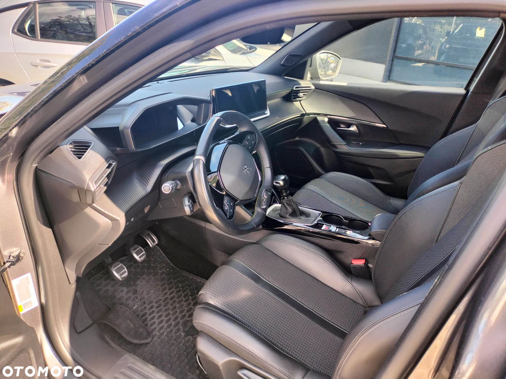 Peugeot 2008 - 4