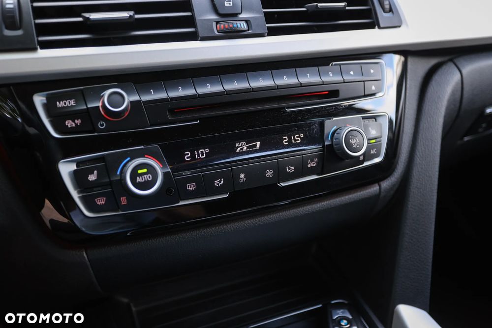 BMW Seria 3 318d Luxury Line - 28