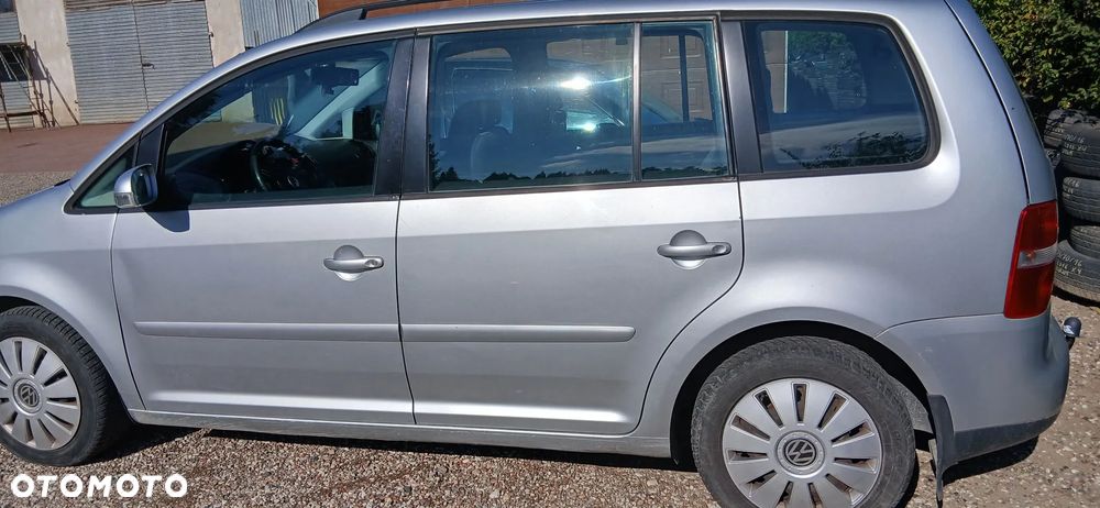 Volkswagen Touran - 4