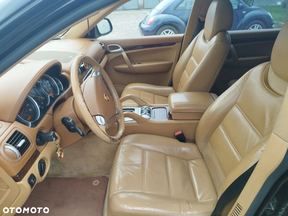 Porsche Cayenne - 22