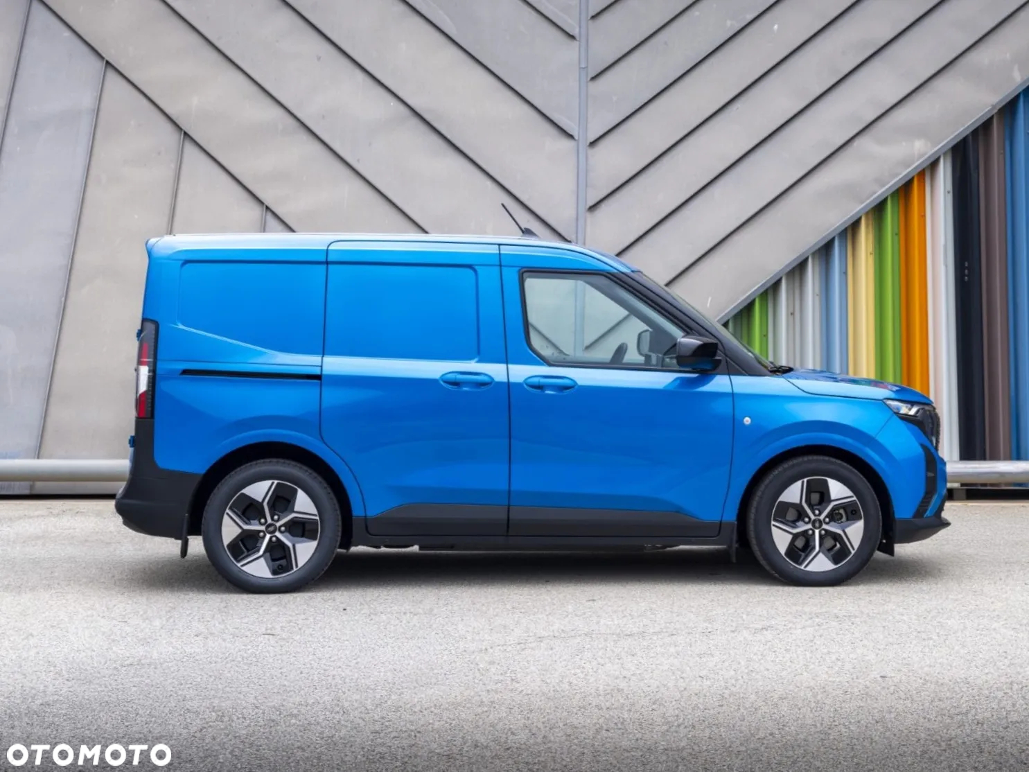Ford E-Transit Courier - 2