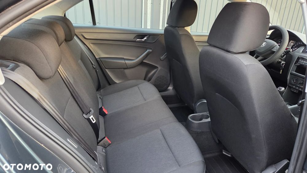Skoda RAPID 1.2 TSI Active - 4