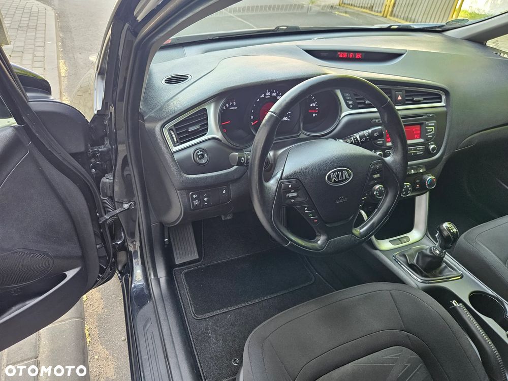 Kia Ceed 1.4 CVVT Dream-Team Edition - 13