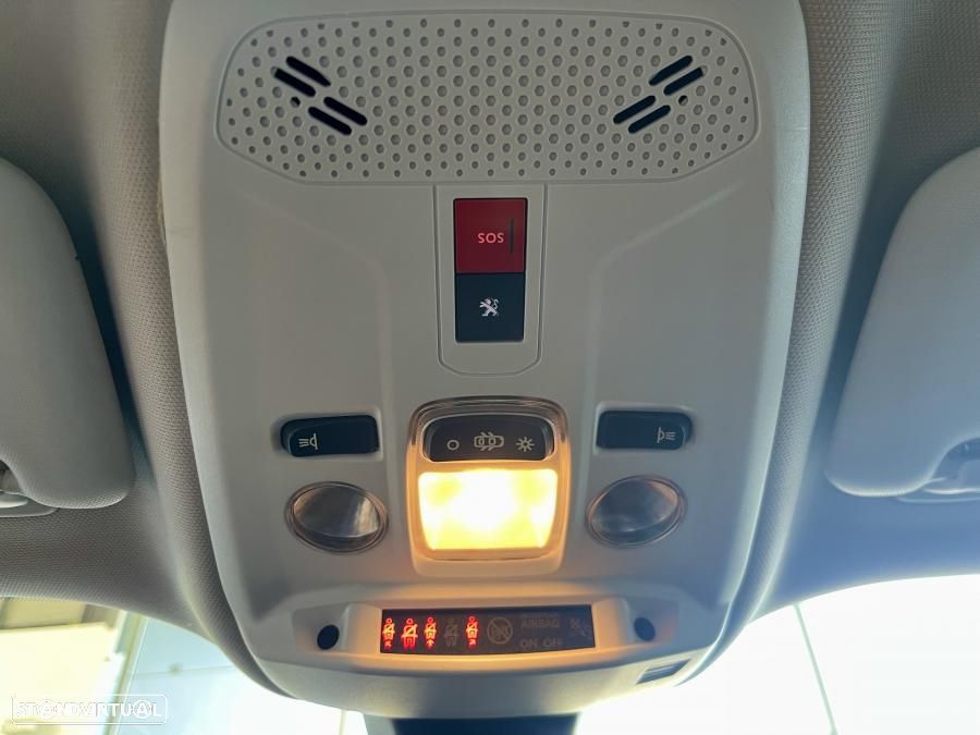 Peugeot 2008 1.2 PureTech Active Pack - 21