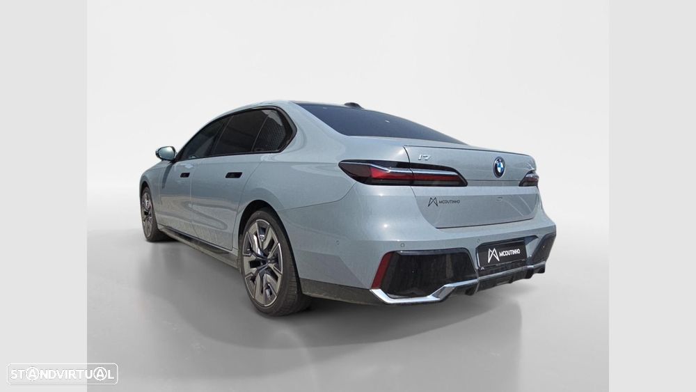 BMW i7 xDrive60 Pack Desportivo M - 3