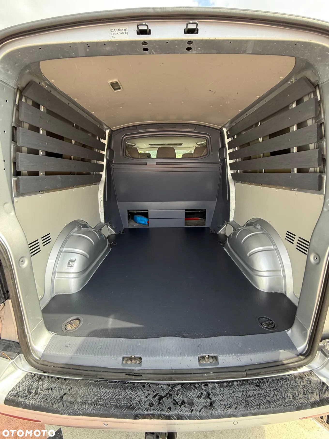 Volkswagen Multivan - 14