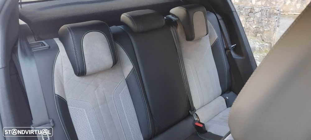 Peugeot e-2008 50 kWh GT - 25