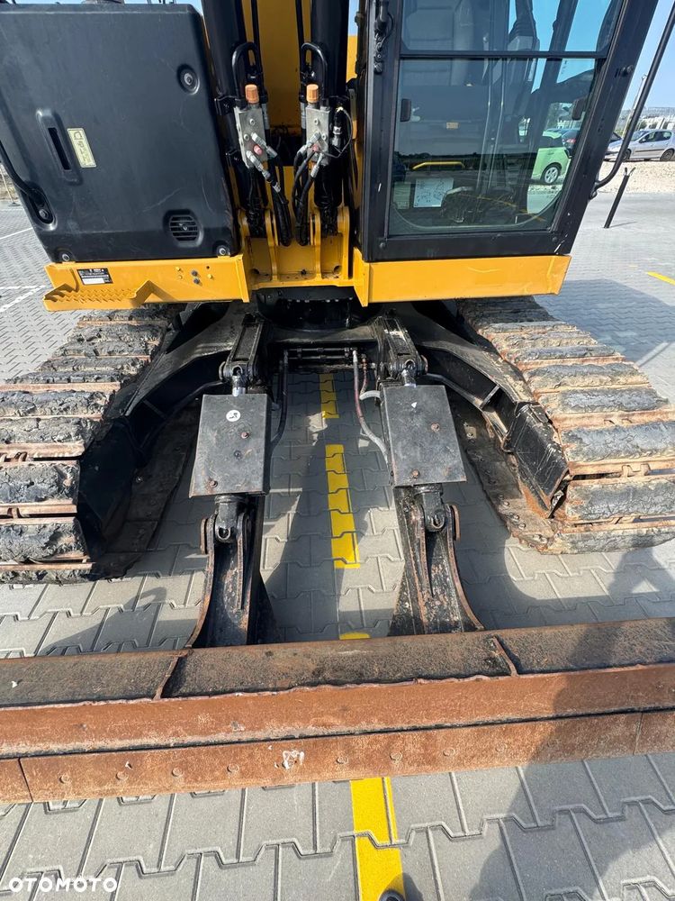 Caterpillar 310 - 18
