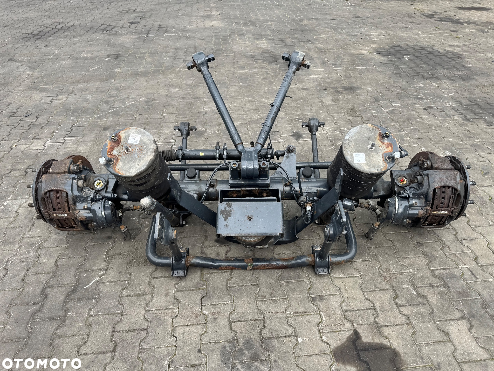 Belka, oś podnoszona, skrętna Iveco Stralis Euro 6, piasty, zaciski - 2