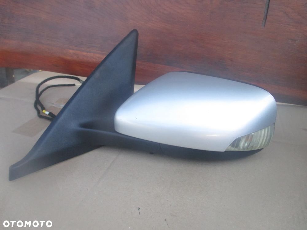 Lusterko Volvo V50 329-52 8pin Europa - 2