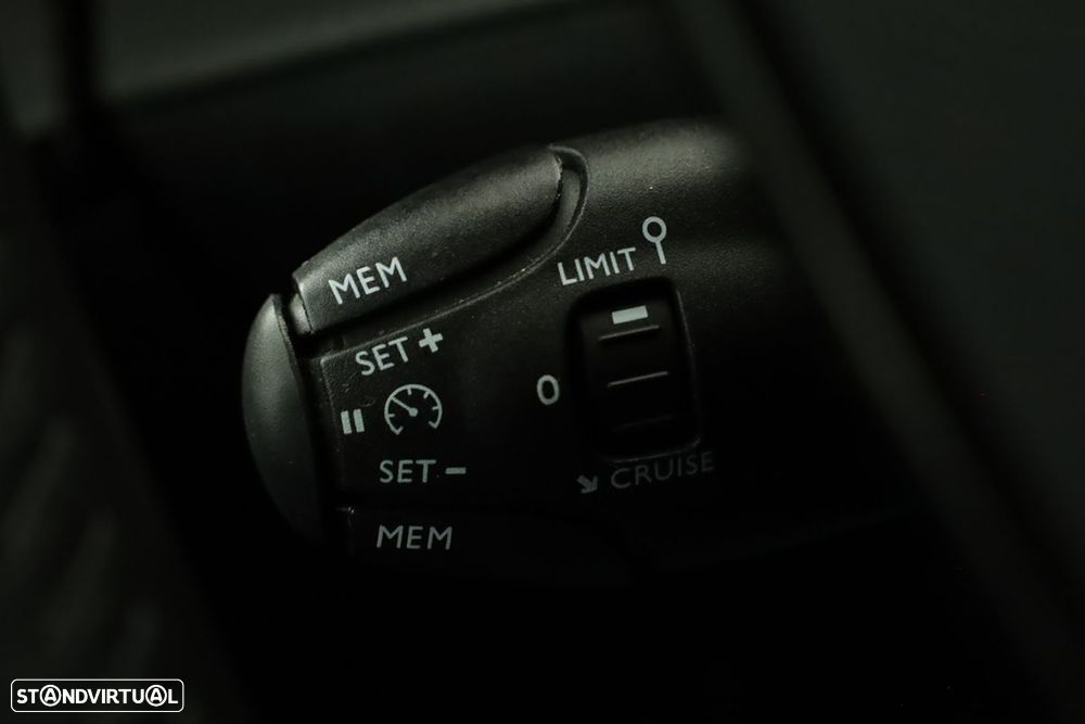 Peugeot 2008 1.2 PureTech Allure - 18