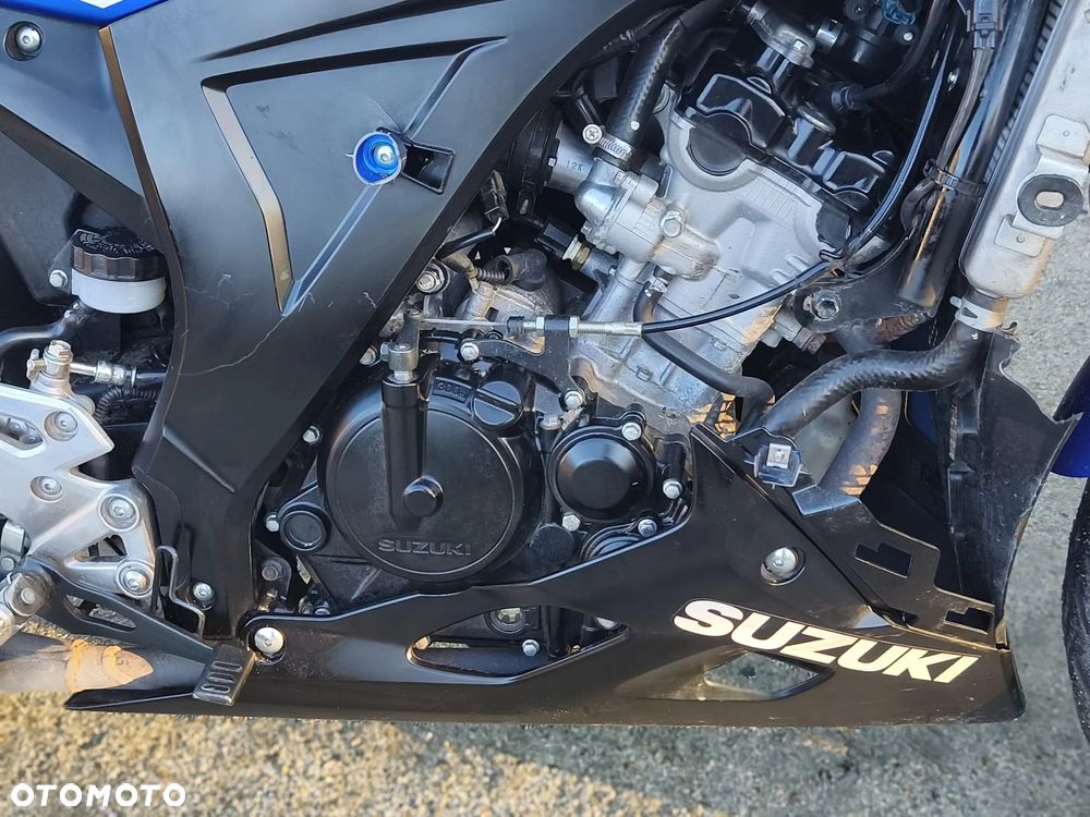Suzuki GSX-R - 15
