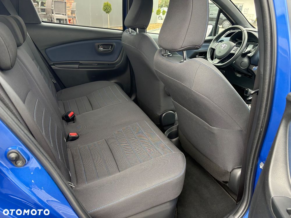 Toyota Yaris Hybrid 100 Selection Passion - 11