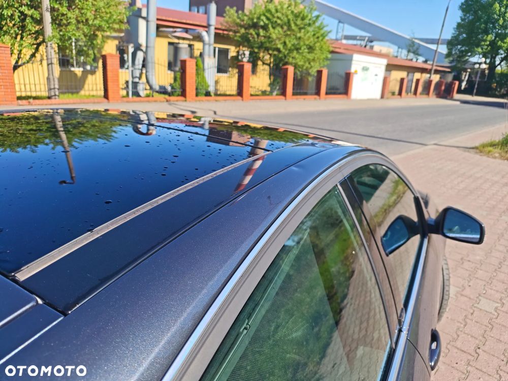 Renault Laguna 2.0 dCi Initiale - 8