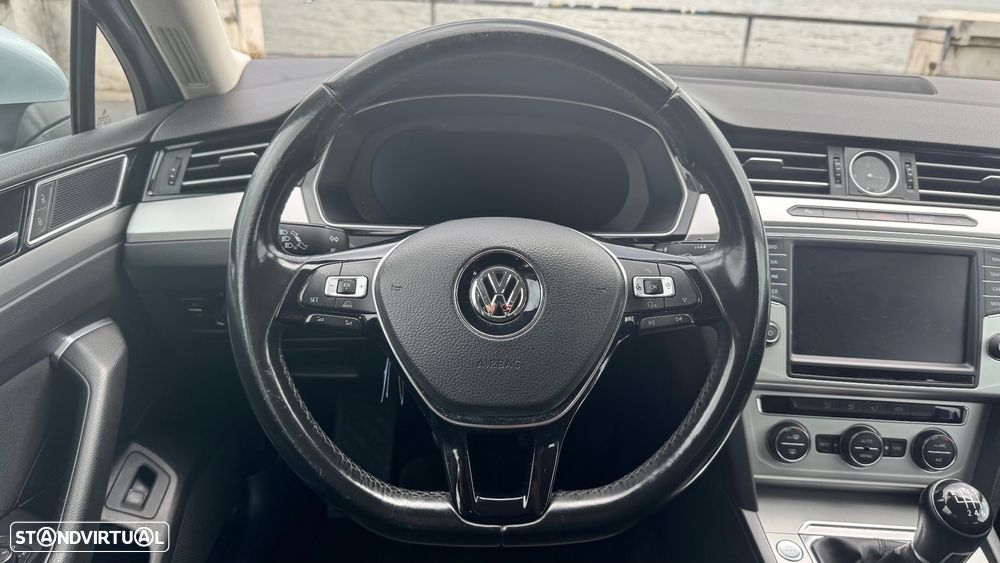 VW Passat Variant 1.6 TDI BlueMotion - 36