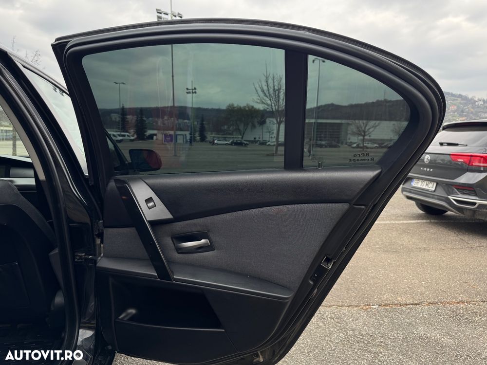 BMW Seria 5 525d Aut. - 14