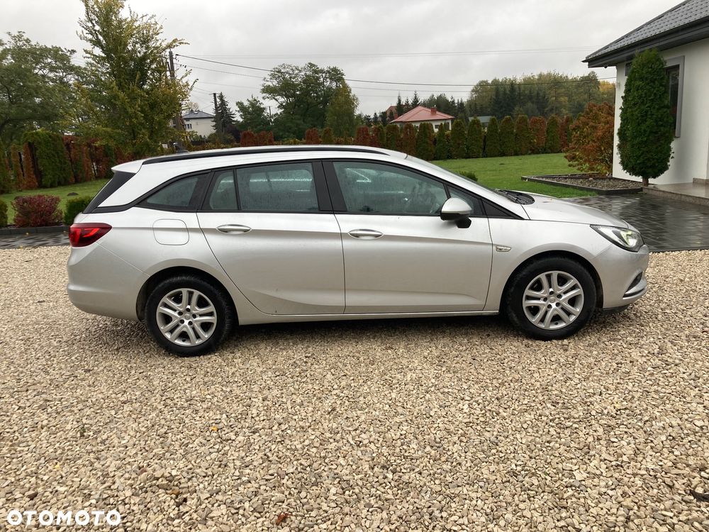 Opel Astra IV 1.6 CDTI Essentia - 4