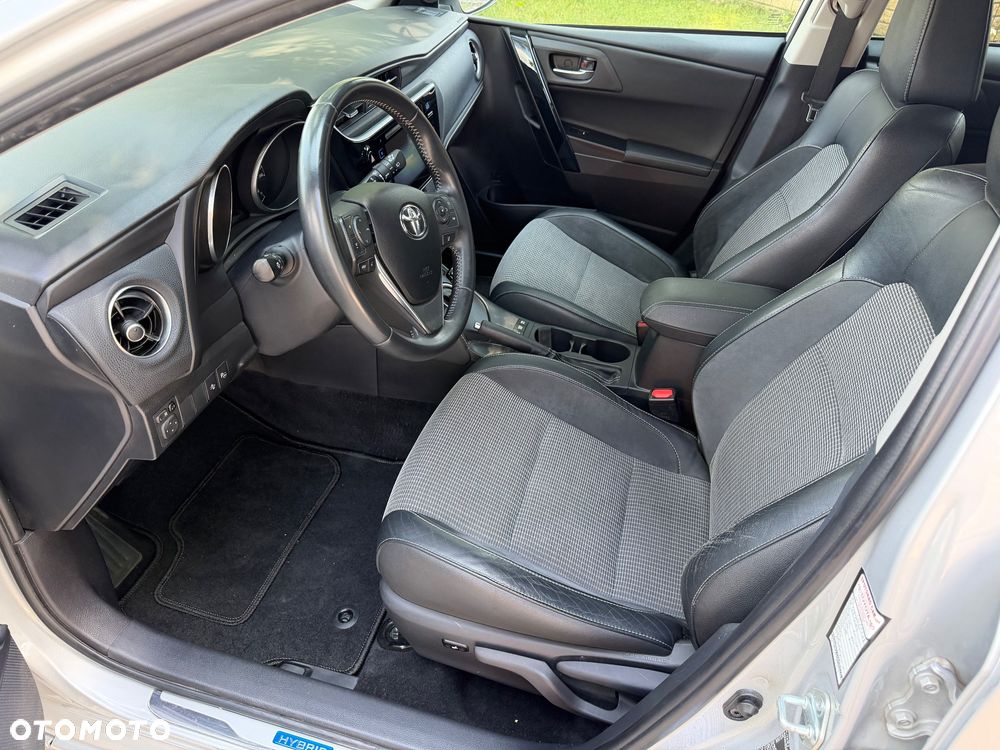 Toyota Auris Hybrid 135 Prestige - 11