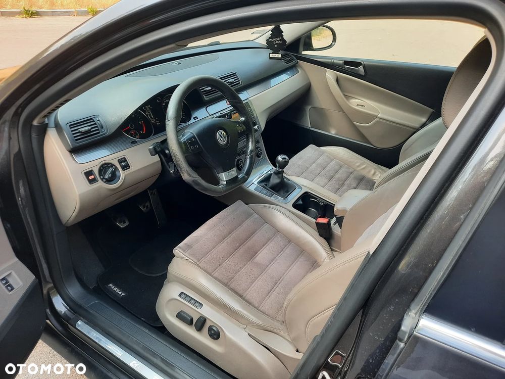Volkswagen Passat 2.0 TDI DPF Highline - 22