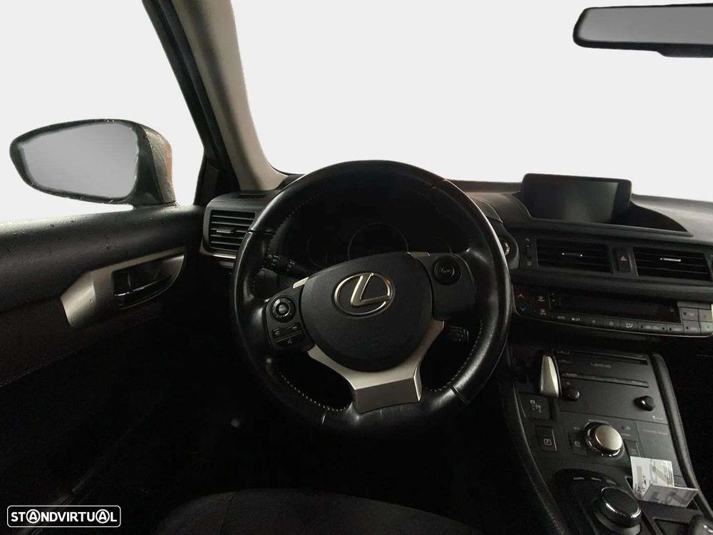 Lexus CT 200h - 11