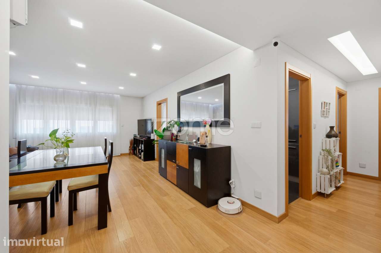 Apartamento T2 com box na Urbanização do Jardim da Amoreira - Grande imagem: 3/36