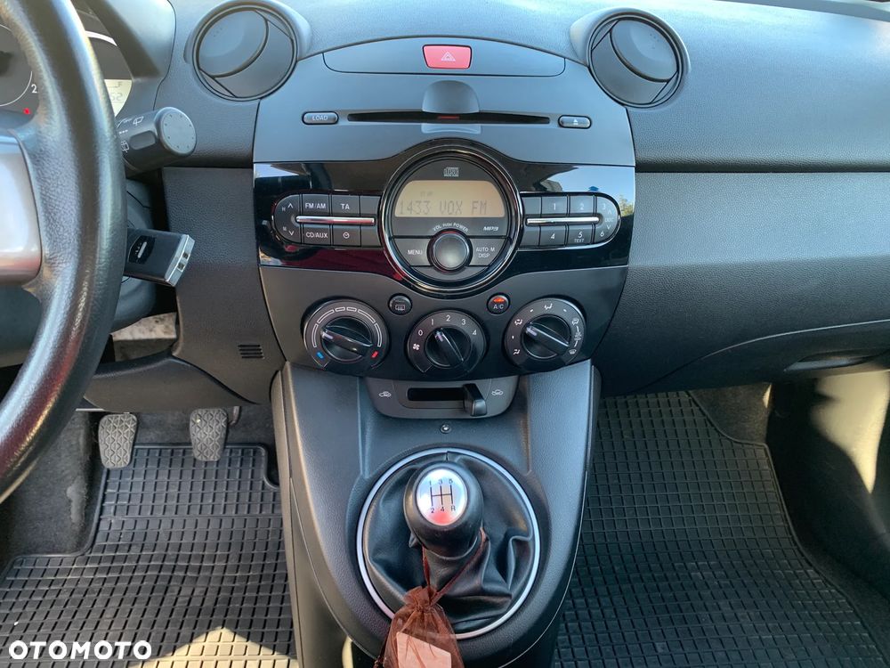 Mazda 2 - 24