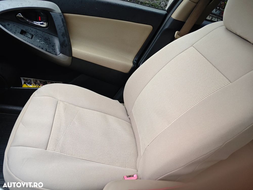 Toyota RAV4 2.2 D-4D Luxury - 6