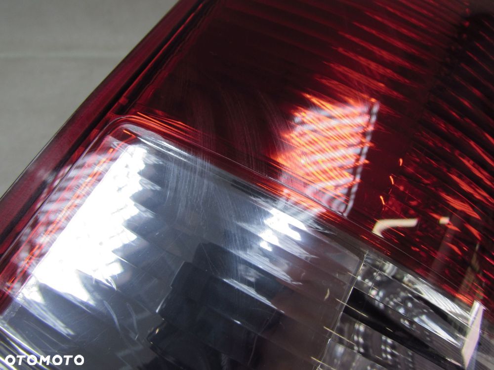 VW TRANSPORTER MULTIVAN T5 LIFT 09-15 LAMPA TYL LEWA DRZWI SKRZYDELKA 7H0945095L - 9
