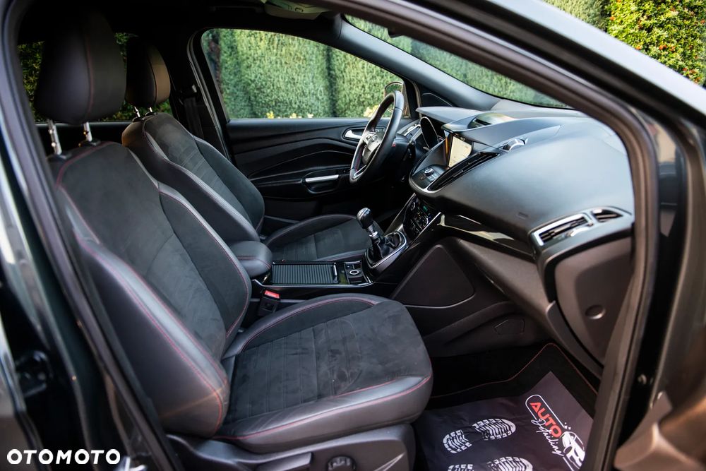 Ford Kuga 1.5 EcoBoost 2x4 ST-Line - 36