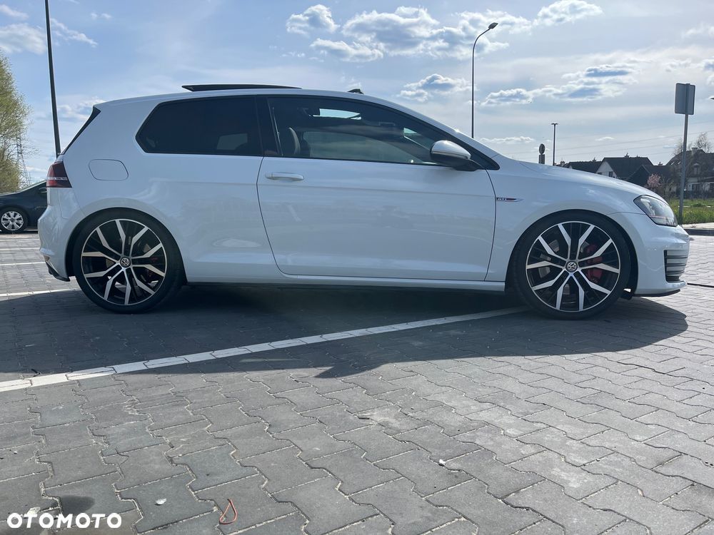Volkswagen Golf - 5