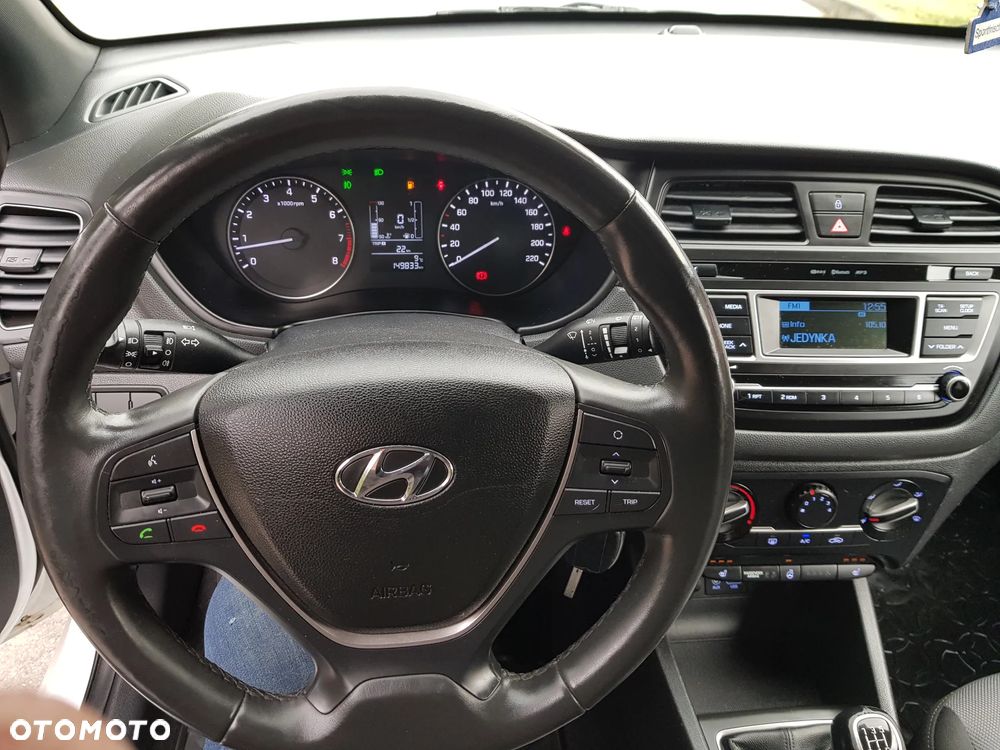 Hyundai i20 blue 1.2 Trend - 31