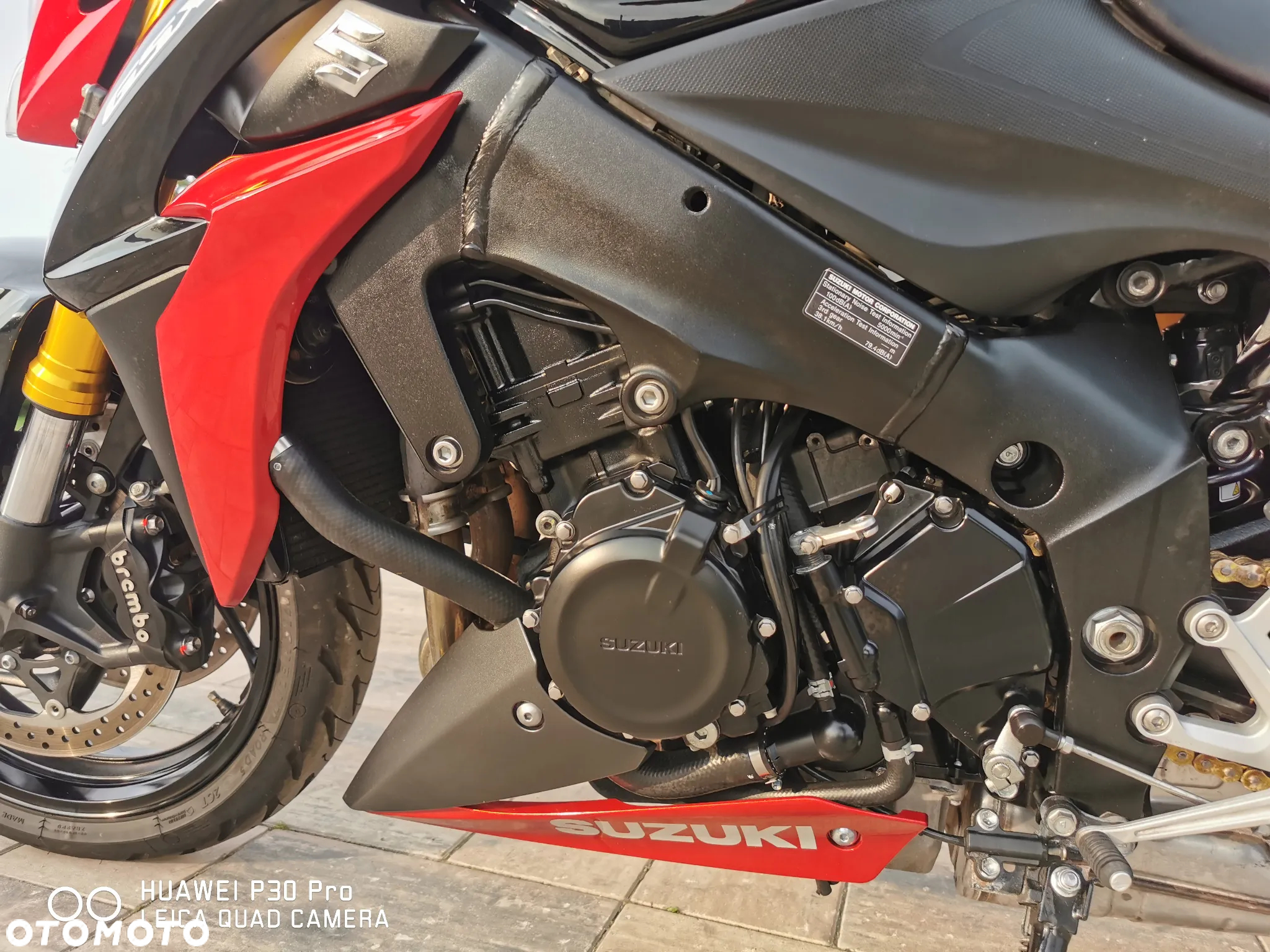 Suzuki GSX - 23