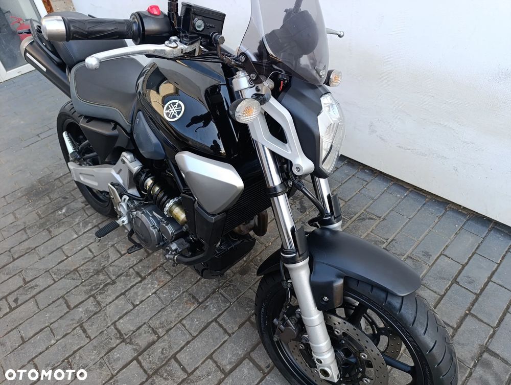 Yamaha MT - 28