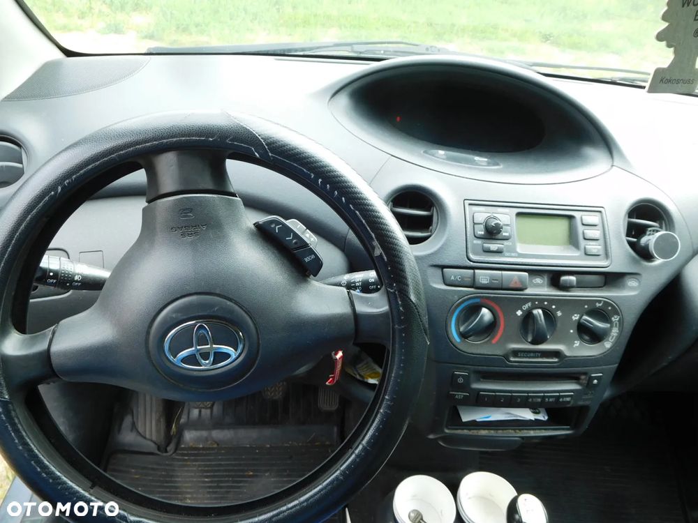 Toyota Yaris 1.4 D-4D Base - 5