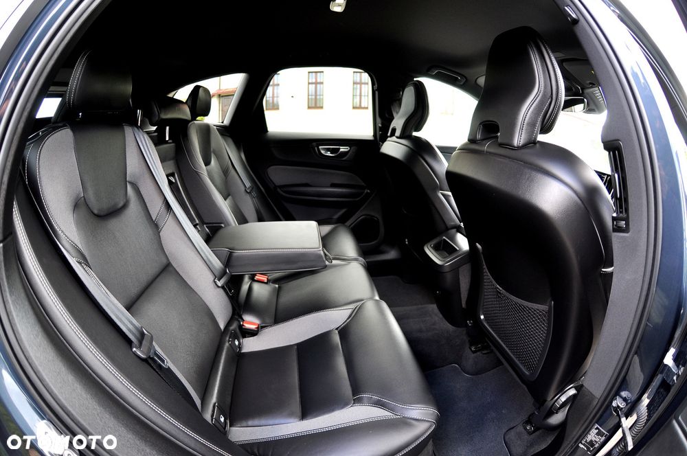Volvo XC 60 B4 D AWD Geartronic RDesign - 33