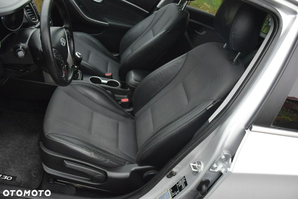 Hyundai i30 1.6 CRDi Fifa World Cup Edition - 30