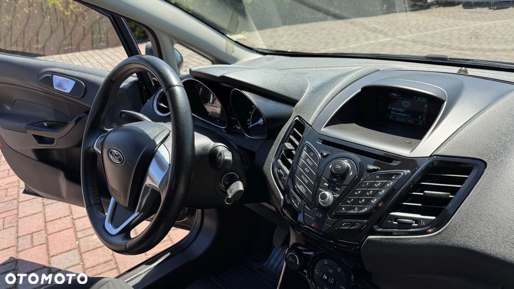 Ford Fiesta 1.0 EcoBoost Titanium - 32