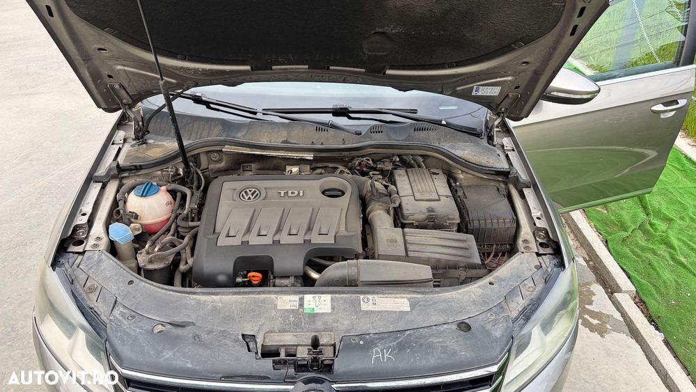 Volkswagen Passat 2.0 TDI Blue TDI DSG Comfortline - 15