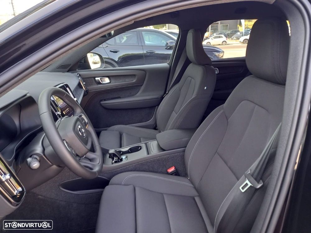 Volvo EX40 82 kWh Single Motor Extended Range Black Edition - 2
