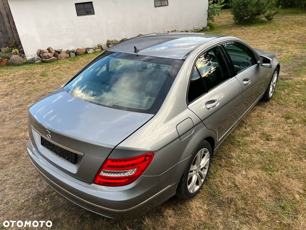 Mercedes-Benz Klasa C 180 CGI BlueEFFICIENCY Avantgarde - 29