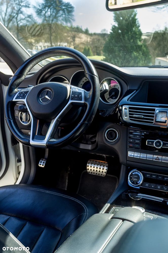 Mercedes-Benz CLS 500 4-Matic BlueEff - 25