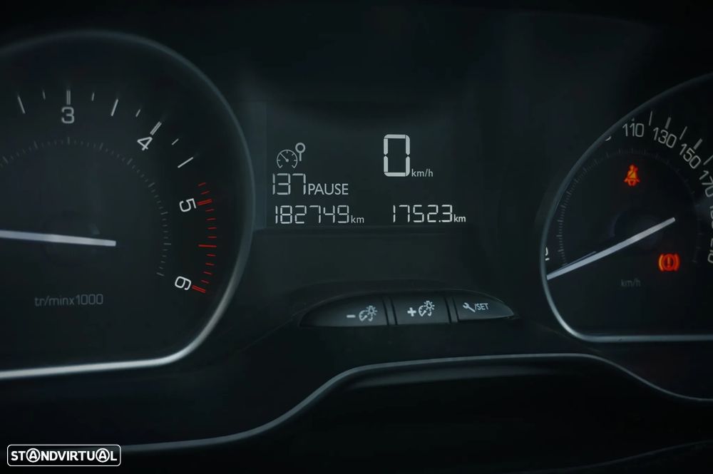 Peugeot 208 1.6 BlueHDi Style - 27