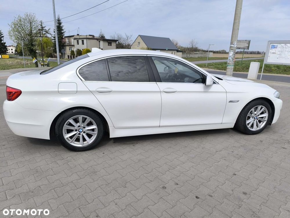 BMW Seria 5 525d xDrive - 2