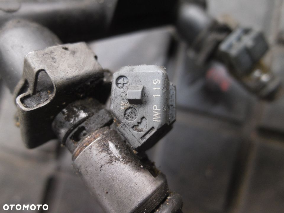 WTRYSKIWACZ WTRYSK FORD FIESTA MK6 1,3 8V IWP119 PODANA CENA ZA KOMPLETNĄ LISTWĘ POSIADAM 3 LISTWY - 4